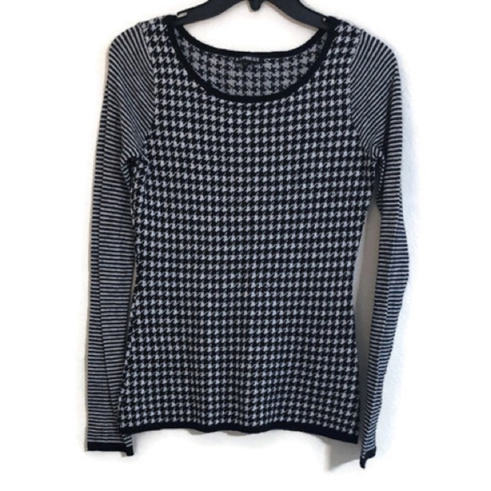 Houndstooth pattern sweater